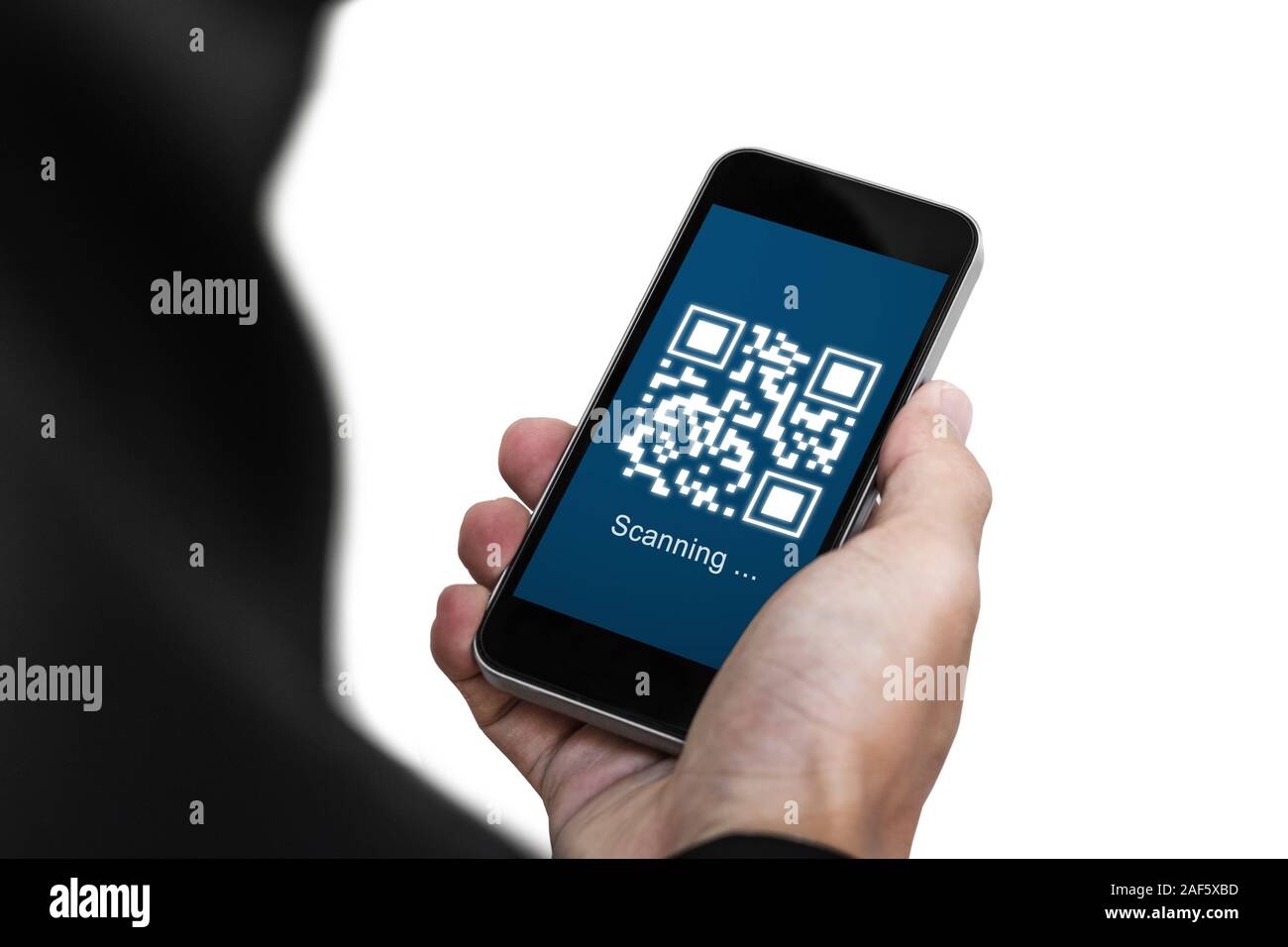 QR code de vérification et paiement de numérisation. Businessman holding téléphone intelligent scan QR code Banque D'Images