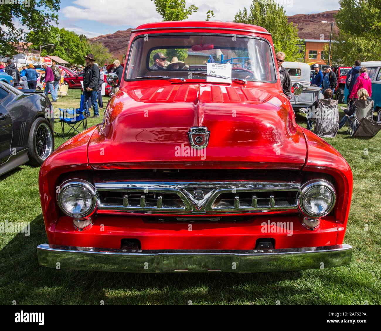 Un bâtiment restauré et modifié 1953 Ford F-100 Pick-up dans la Moab Action Avril Car Show dans Moab, Utah. Banque D'Images