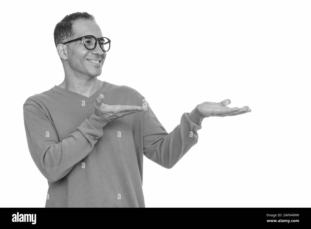 Happy mature man holding out Persique deux mains Banque D'Images