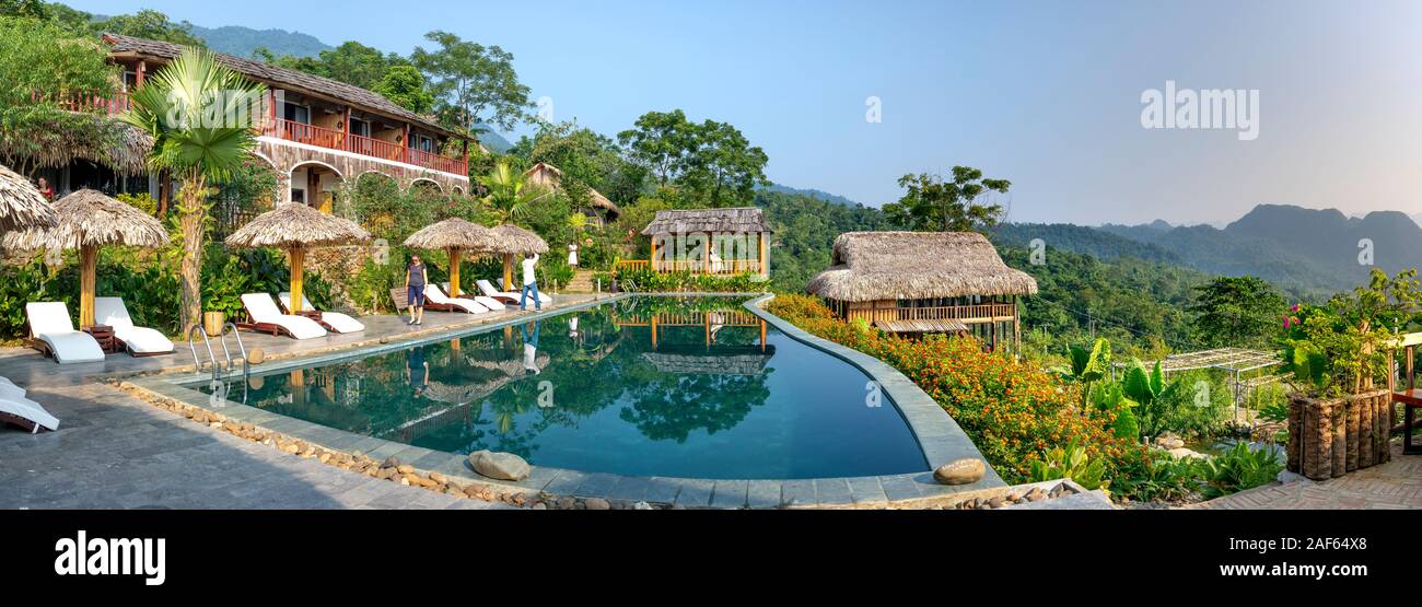 La commune de Pu Luong, province de Thanh Hoa, Vietnam - 1 octobre 2019 : image panoramique de Pu Luong Ecological Park Resort avec de belles montagnes dans Thanh Banque D'Images