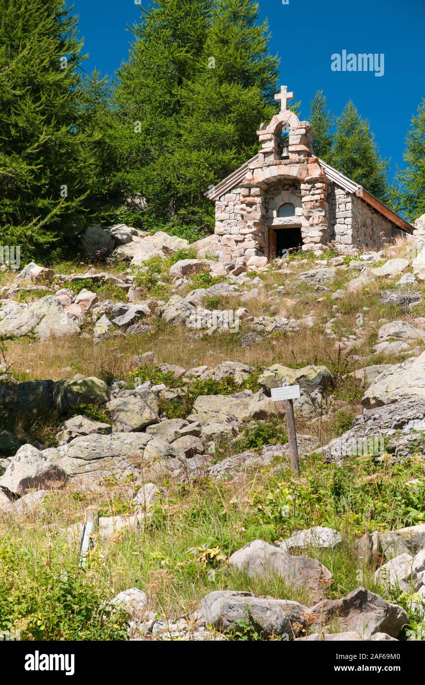 Chapelle Notre Dame des Monts par lac d'Allos, Alpes de Haute Provence (04), Parc National du Mercantour, France Banque D'Images