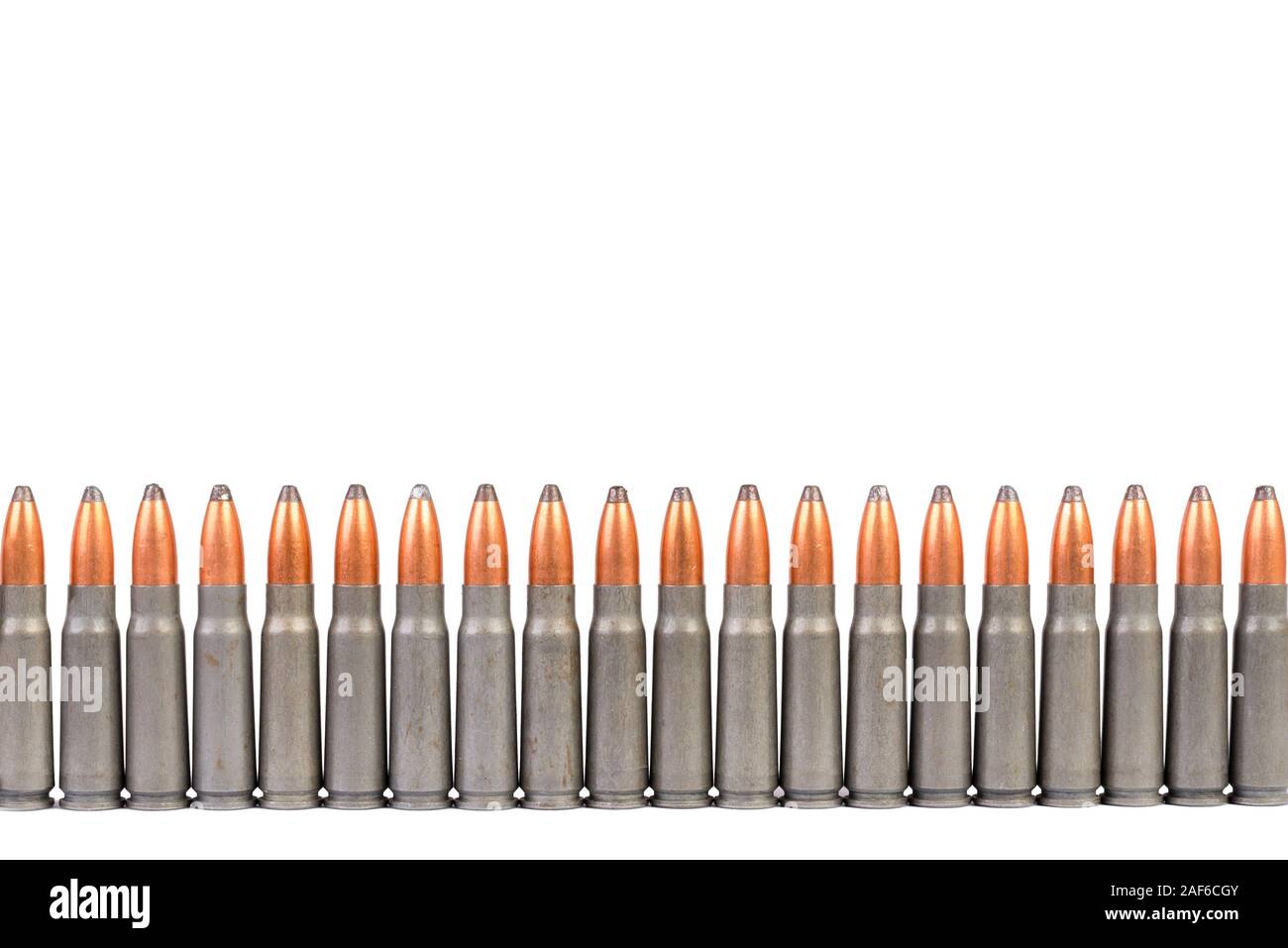 Vieille balle de fusil matières isolé sur fond blanc Photo Stock - Alamy