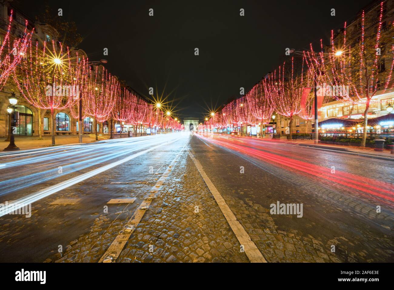 Soirée aux champs-Élysées à Paris, France Banque D'Images