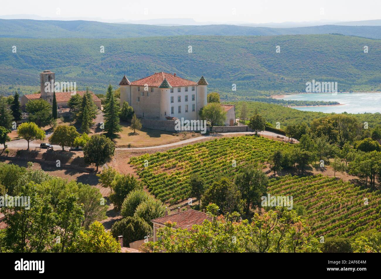 Saint-Jean église et château, Aiguines, Parc Naturel Régional du Verdon, Var (83), Région Provence-Alpes-Côte d'Azur, France. Banque D'Images