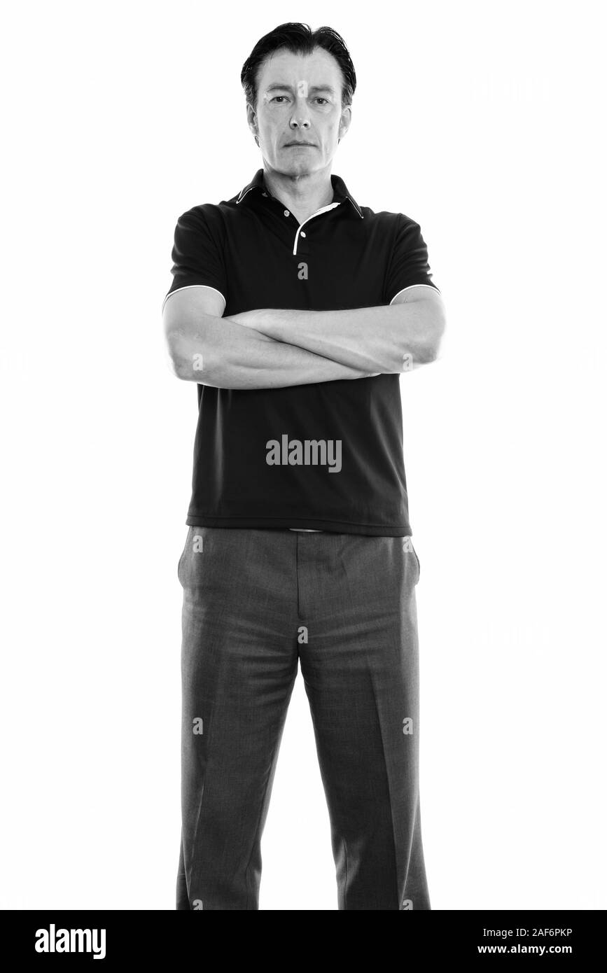 Studio shot of mature man standing with arms crossed Banque D'Images Studio shot of mature man standing with arms crossed Banque D'Images
