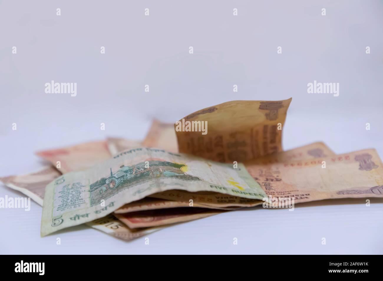 Libre de toute nouvelle monnaie billets de banque indiens colorés de 10 roupies, 20 Banque D'Images