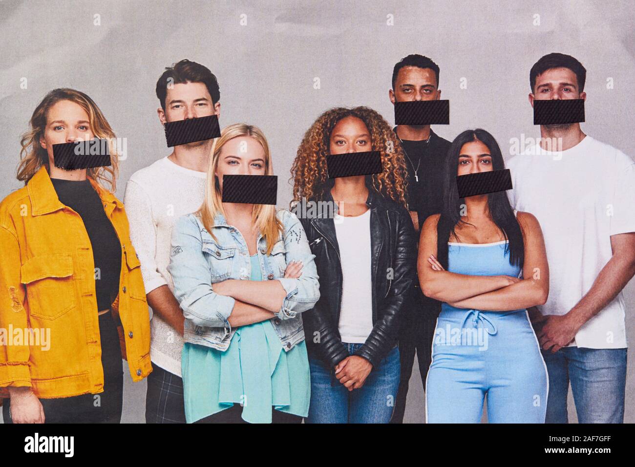 La liberté de parole Concept montrant groupe de jeunes avec bouche couverts avec du ruban Banque D'Images