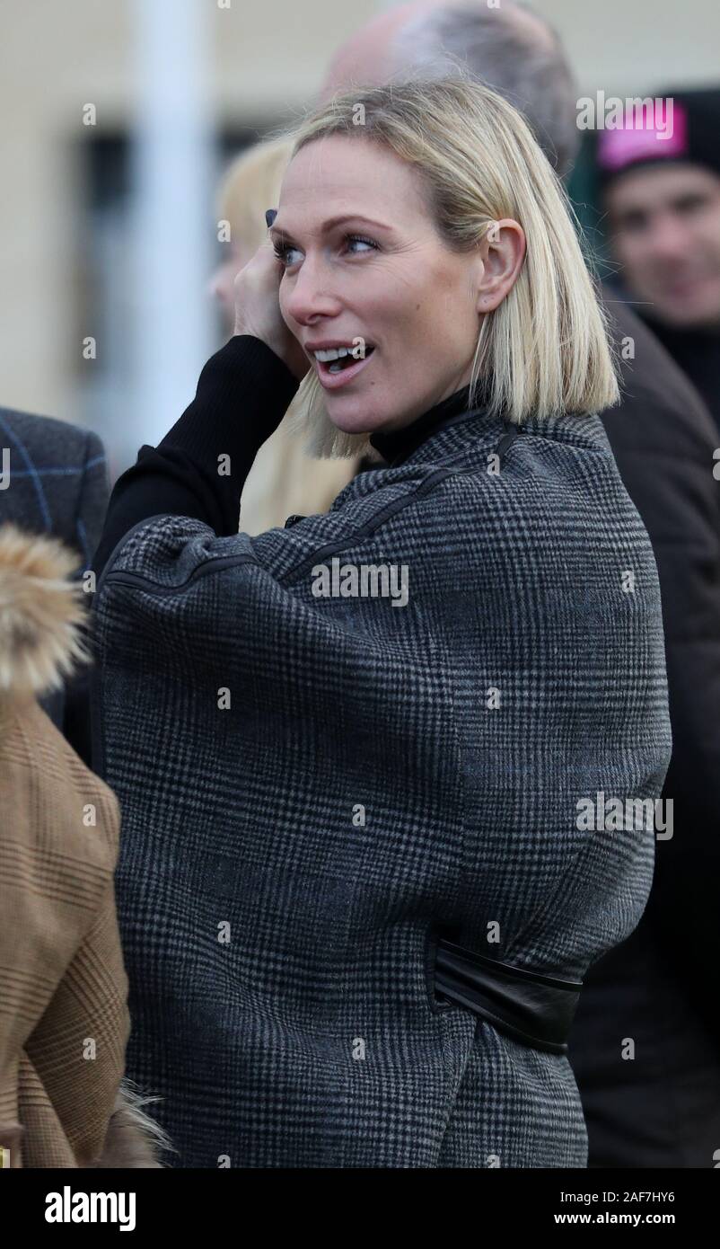 Zara Tindall pendant le premier jour de la réunion internationale à l'Hippodrome de Cheltenham, Cheltenham. Banque D'Images