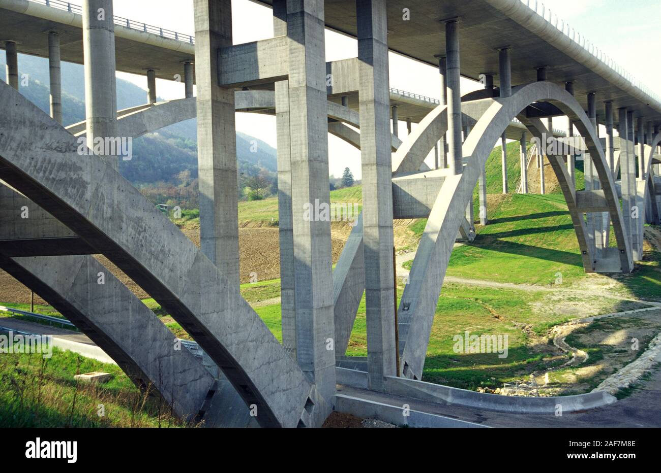 Lignes géométriques formés par le croisement des autoroutes Photo Stock ...