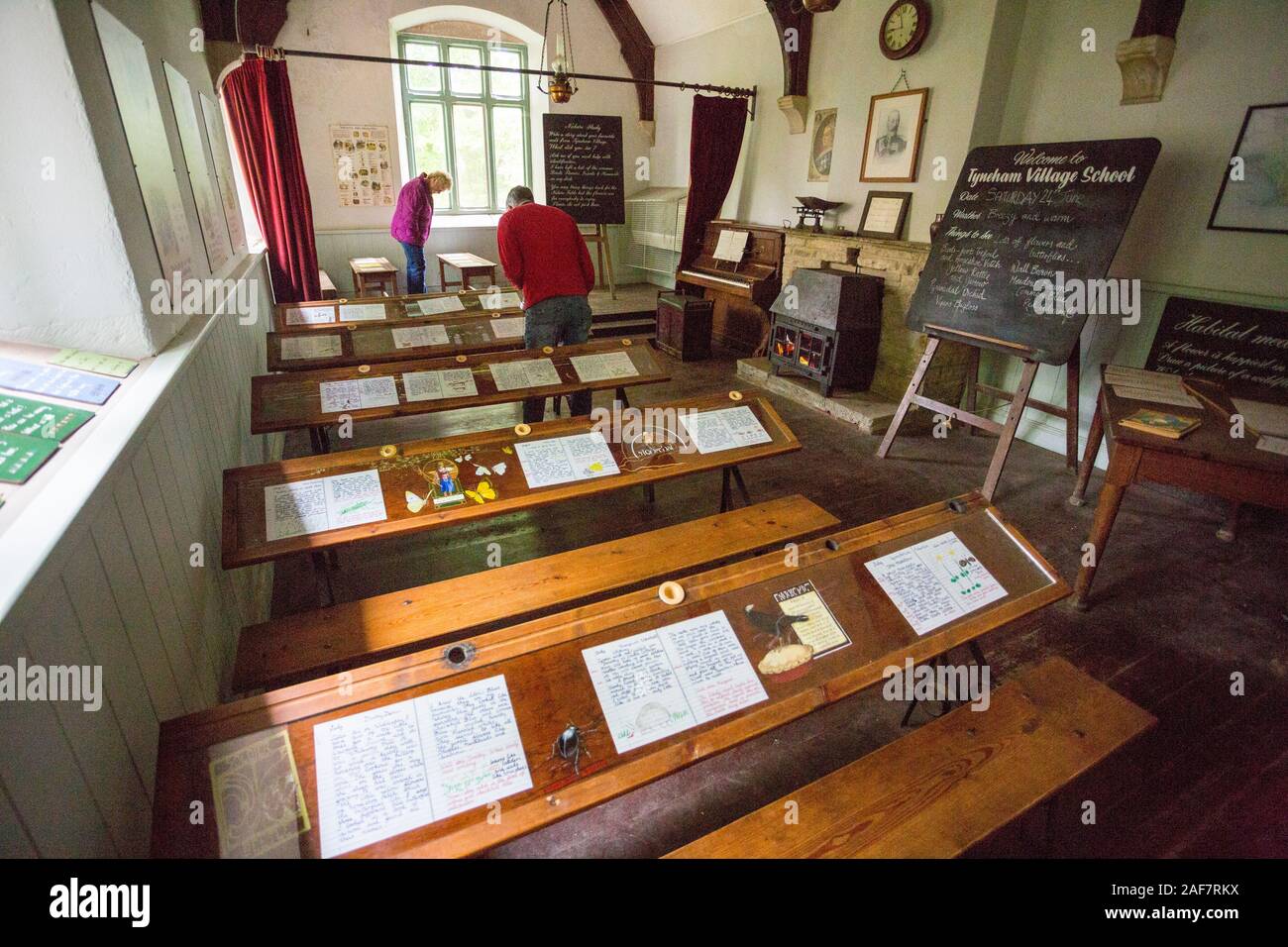 La classe d'intérieur a été préservé et des exemples de travail des élèves peuvent encore être examiné dans le village abandonné de Tyneham, Dorset, England, UK Banque D'Images