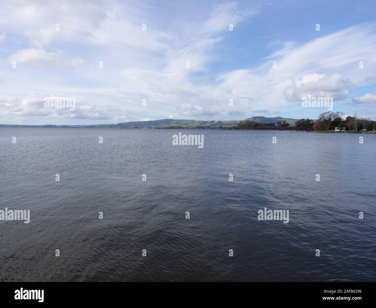 Vue paysage du lac Rotorua en Nouvelle Zélande Banque D'Images