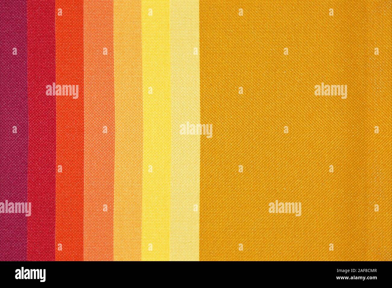 La palette de tons chauds échantillons de tissus Photo Stock - Alamy