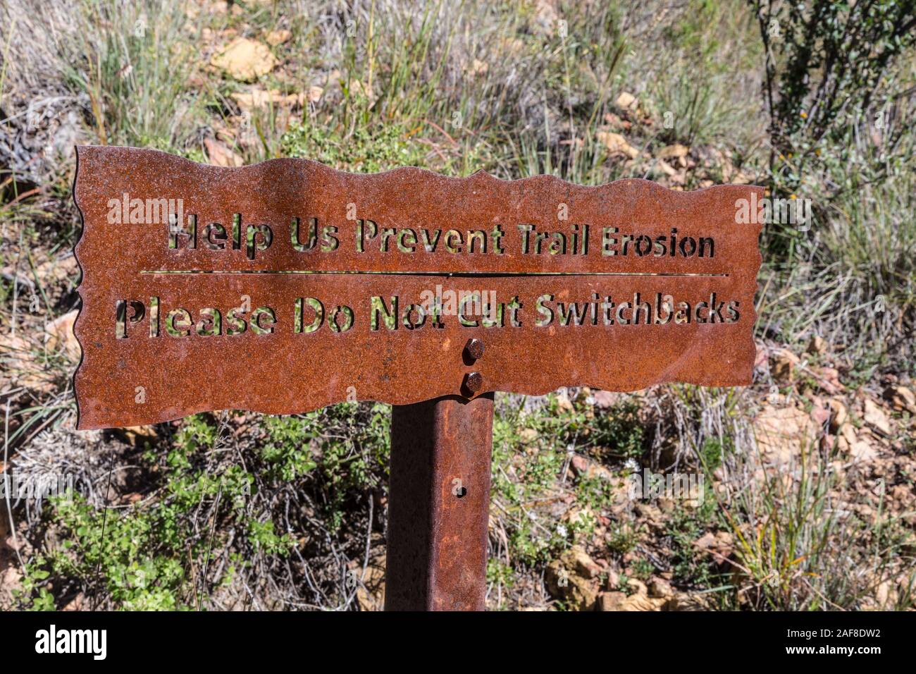 Big Bend National Park, a perdu la mienne Trail affiche interdisant aux raccourcis. Banque D'Images