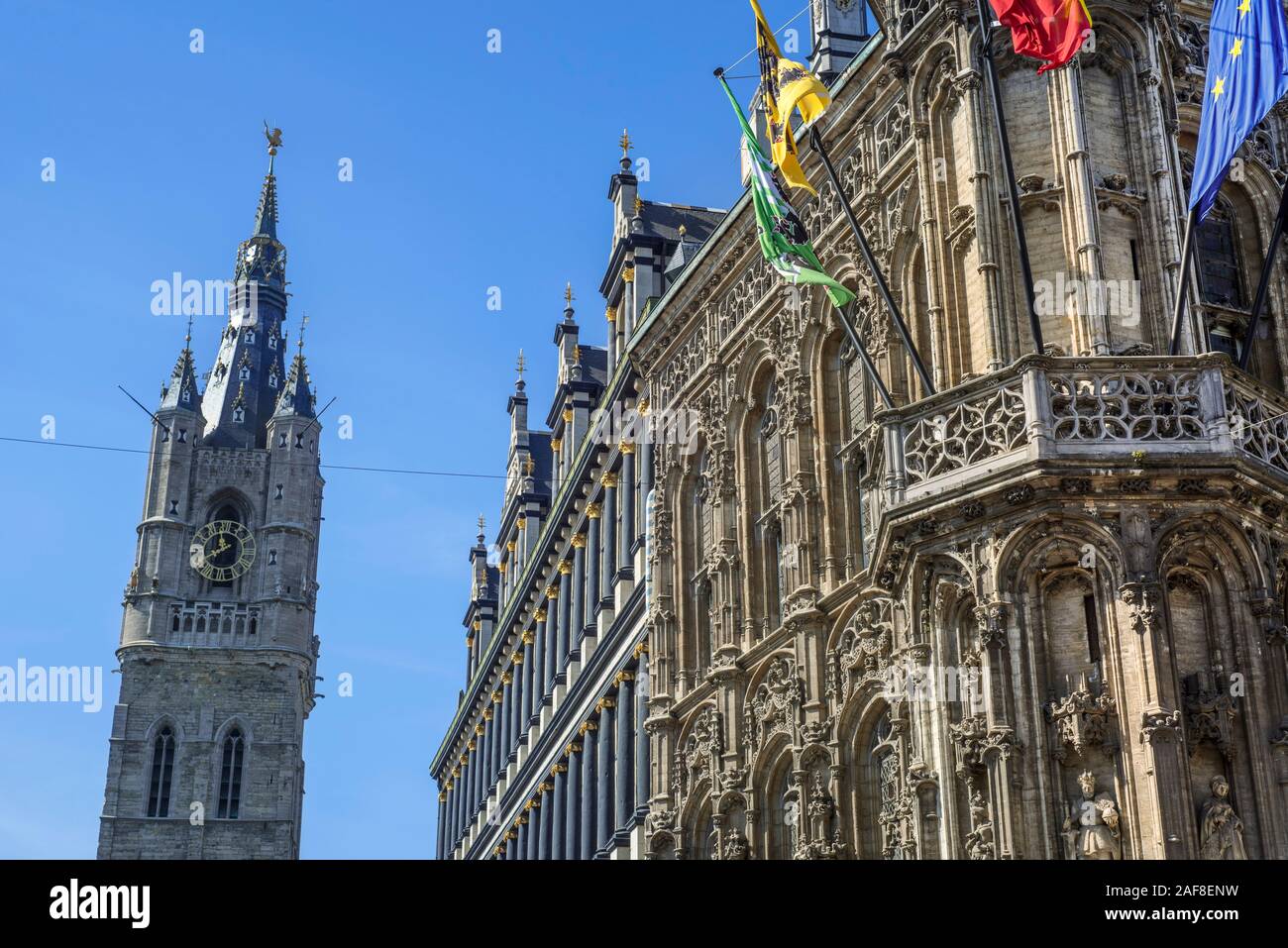 Beffroi et le 16e siècle hôtel de ville de Gand / city hall De Keure échevins's House de Beffroi et le 16e siècle hôtel de ville de Gand / city hall De Keure échevins's House de