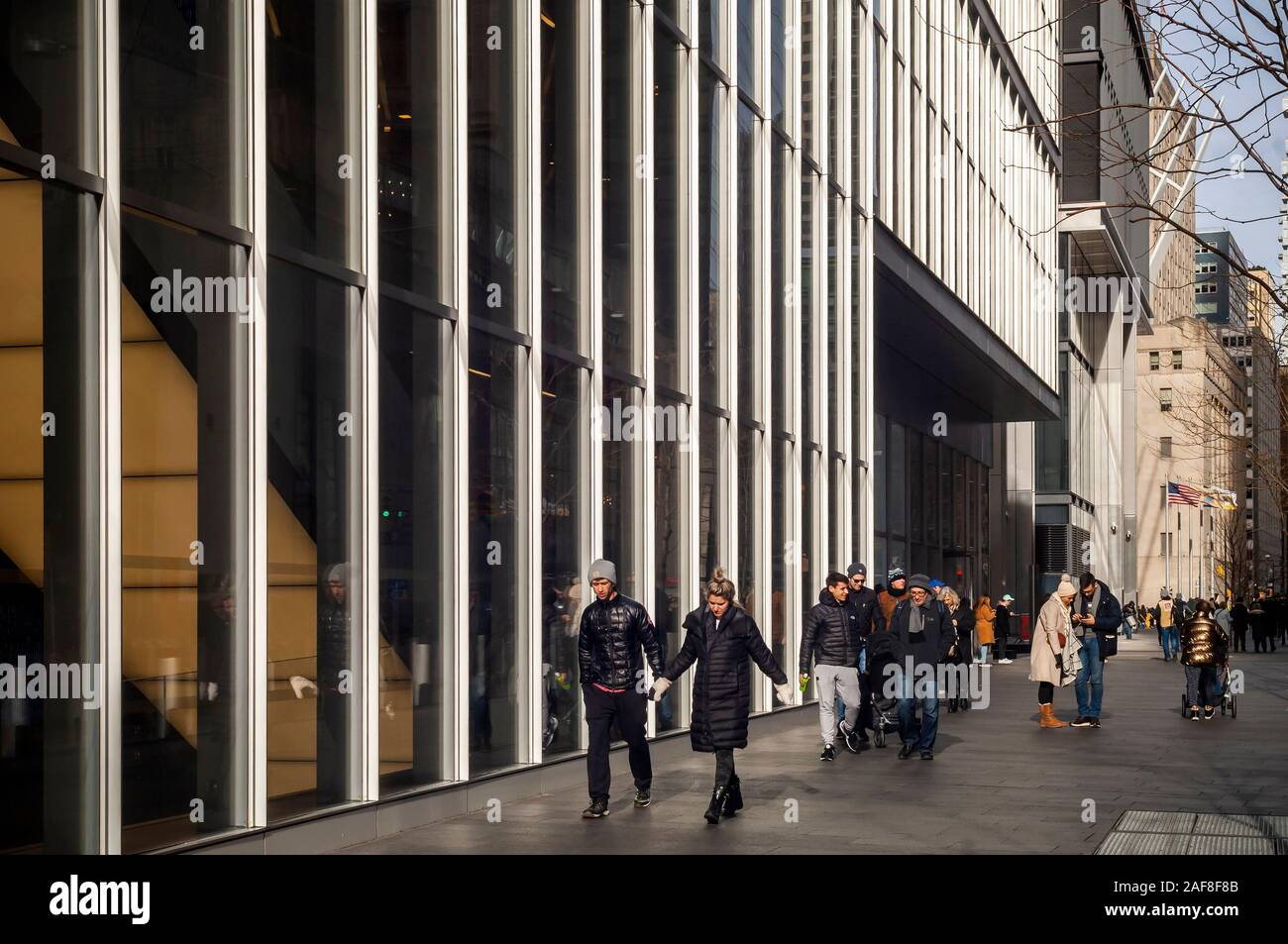 Activités à l'extérieur du centre commercial Westfield World Trade Center à New York le dimanche, Décembre 8, 2019. (© Richard B. Levine) Banque D'Images