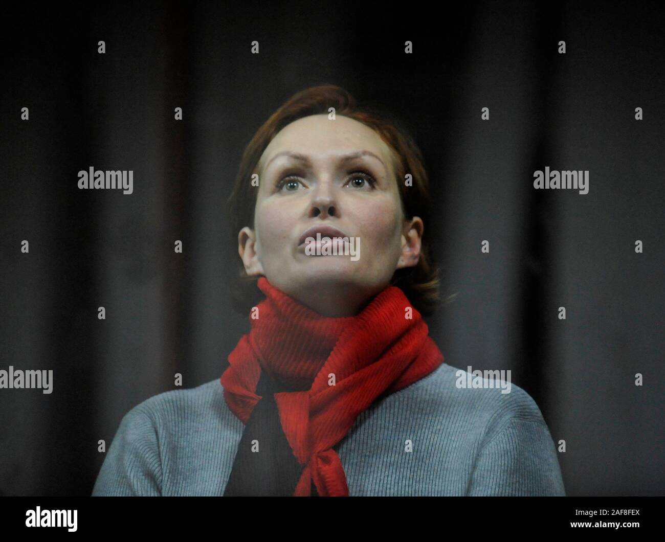 Kiev, Ukraine. 13 Décembre, 2019. Médecin de l'enfant, chirurgien cardiaque, bénévole, Yulia Kuzmenko lors d'une réunion du tribunal de district Petchersky de Kiev sur l'élection d'une mesure préventive.Yulia Kuzmenko est soupçonné d'implication dans le meurtre d'un journaliste, Pavel Sheremet en 2016 qui sont morts dans une explosion de voiture. Suspect police cinq personnes. Le ministre de l'intérieur, Darsen Avakov a annoncé la détention de suspects dans l'affaire Sheremet. Credit : SOPA/Alamy Images Limited Live News Banque D'Images