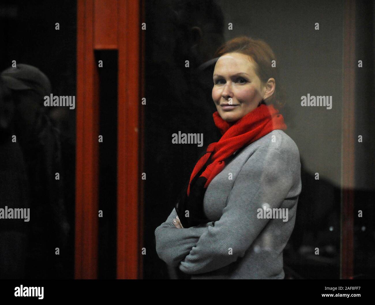 Kiev, Ukraine. 13 Décembre, 2019. Médecin de l'enfant, chirurgien cardiaque, bénévole, Yulia Kuzmenko lors d'une réunion du tribunal de district Petchersky de Kiev sur l'élection d'une mesure préventive.Yulia Kuzmenko est soupçonné d'implication dans le meurtre d'un journaliste, Pavel Sheremet en 2016 qui sont morts dans une explosion de voiture. Suspect police cinq personnes. Le ministre de l'intérieur, Darsen Avakov a annoncé la détention de suspects dans l'affaire Sheremet. Credit : SOPA/Alamy Images Limited Live News Banque D'Images