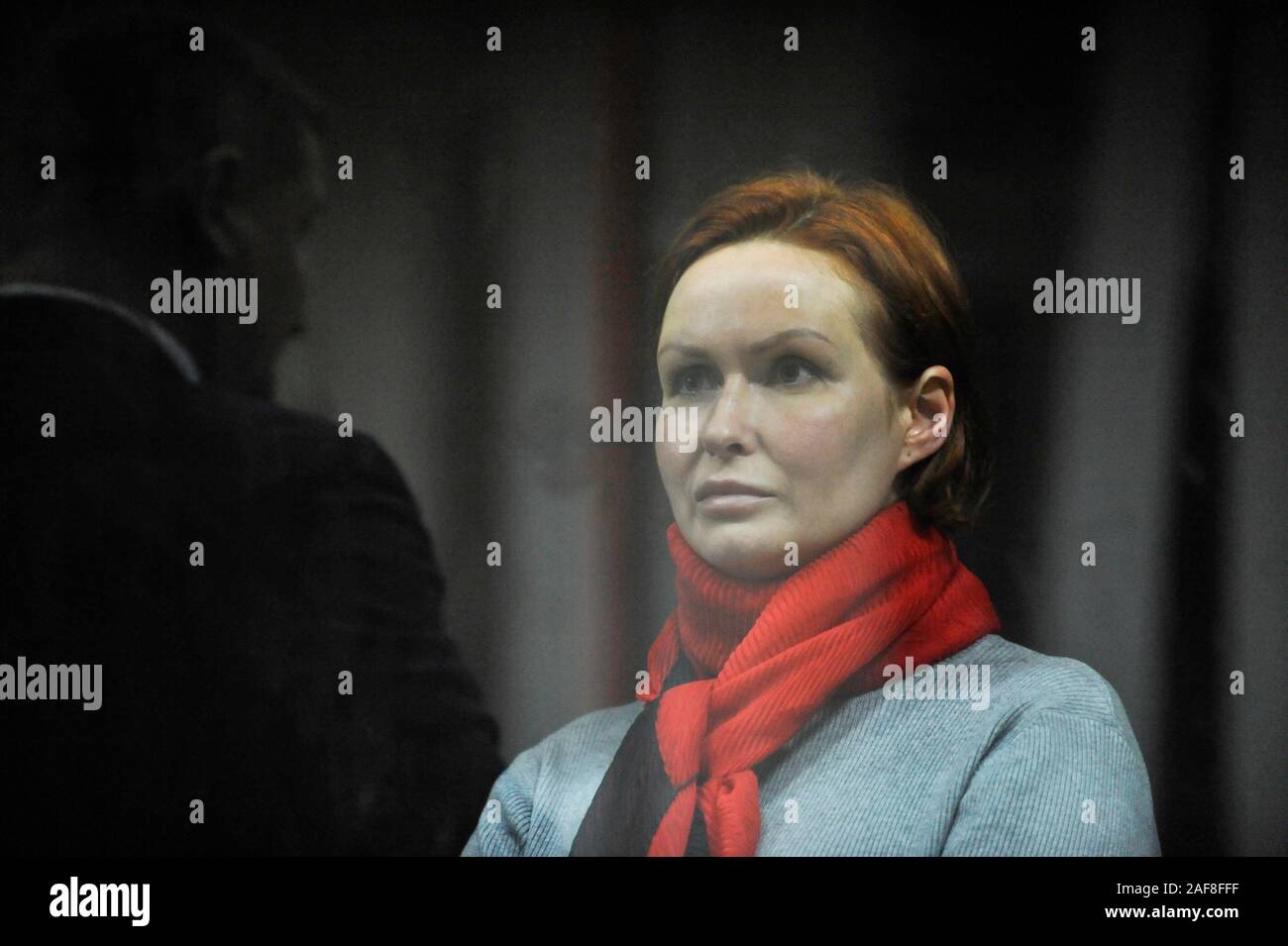Kiev, Ukraine. 13 Décembre, 2019. Médecin de l'enfant, chirurgien cardiaque, bénévole, Yulia Kuzmenko lors d'une réunion du tribunal de district Petchersky de Kiev sur l'élection d'une mesure préventive.Yulia Kuzmenko est soupçonné d'implication dans le meurtre d'un journaliste, Pavel Sheremet en 2016 qui sont morts dans une explosion de voiture. Suspect police cinq personnes. Le ministre de l'intérieur, Darsen Avakov a annoncé la détention de suspects dans l'affaire Sheremet. Credit : SOPA/Alamy Images Limited Live News Banque D'Images