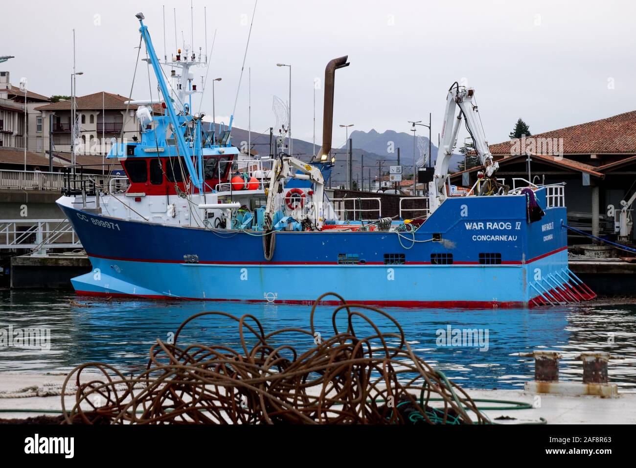 Navire de pêche, le port de Saint-Jean de Luz, Pyrénées-Atlantiques, France Banque D'Images