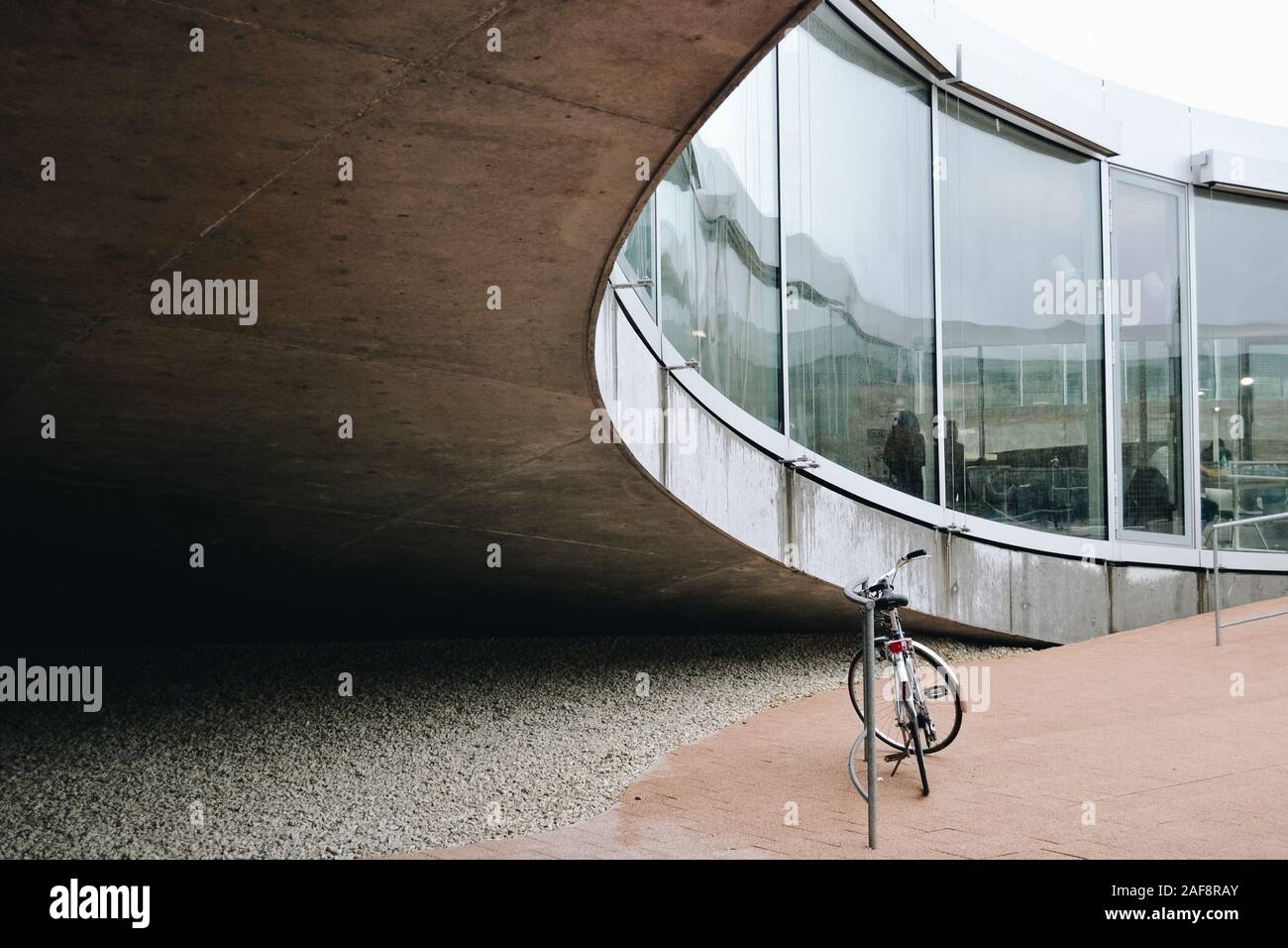 Lausanne, Vaud / Suisse - 1104 2013 : En dehors de la Rolex Learning Center de Sanaa Banque D'Images