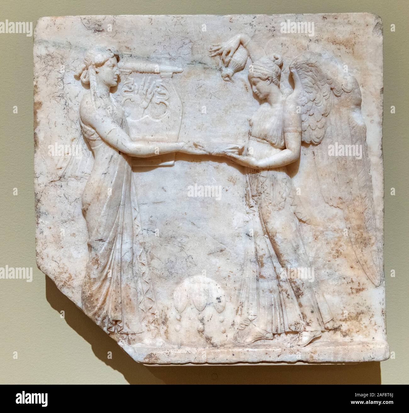 Soulagement de l'Apollo avec Nike, 27-14 avant J.-C., l'Italie, Roman, période d'Auguste, en grec Banque D'Images