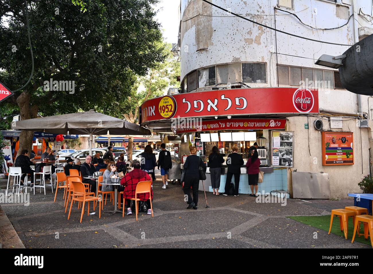 Magasin de Falafel sur la place Rambam Banque D'Images