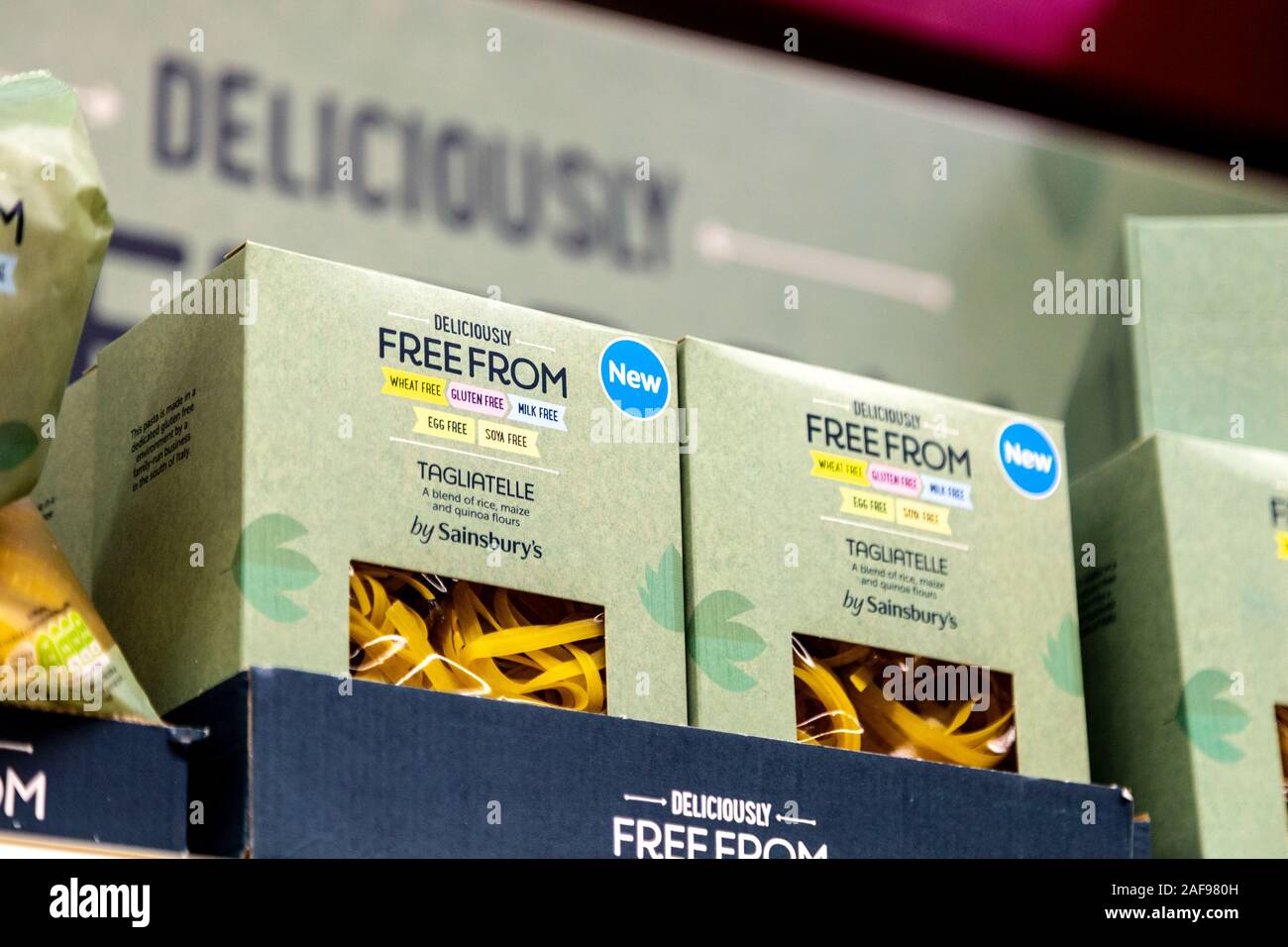 Close-up de tagliatelle dans la Libre d'isle au supermarché, Sainsbury's propre marque, London, UK Banque D'Images