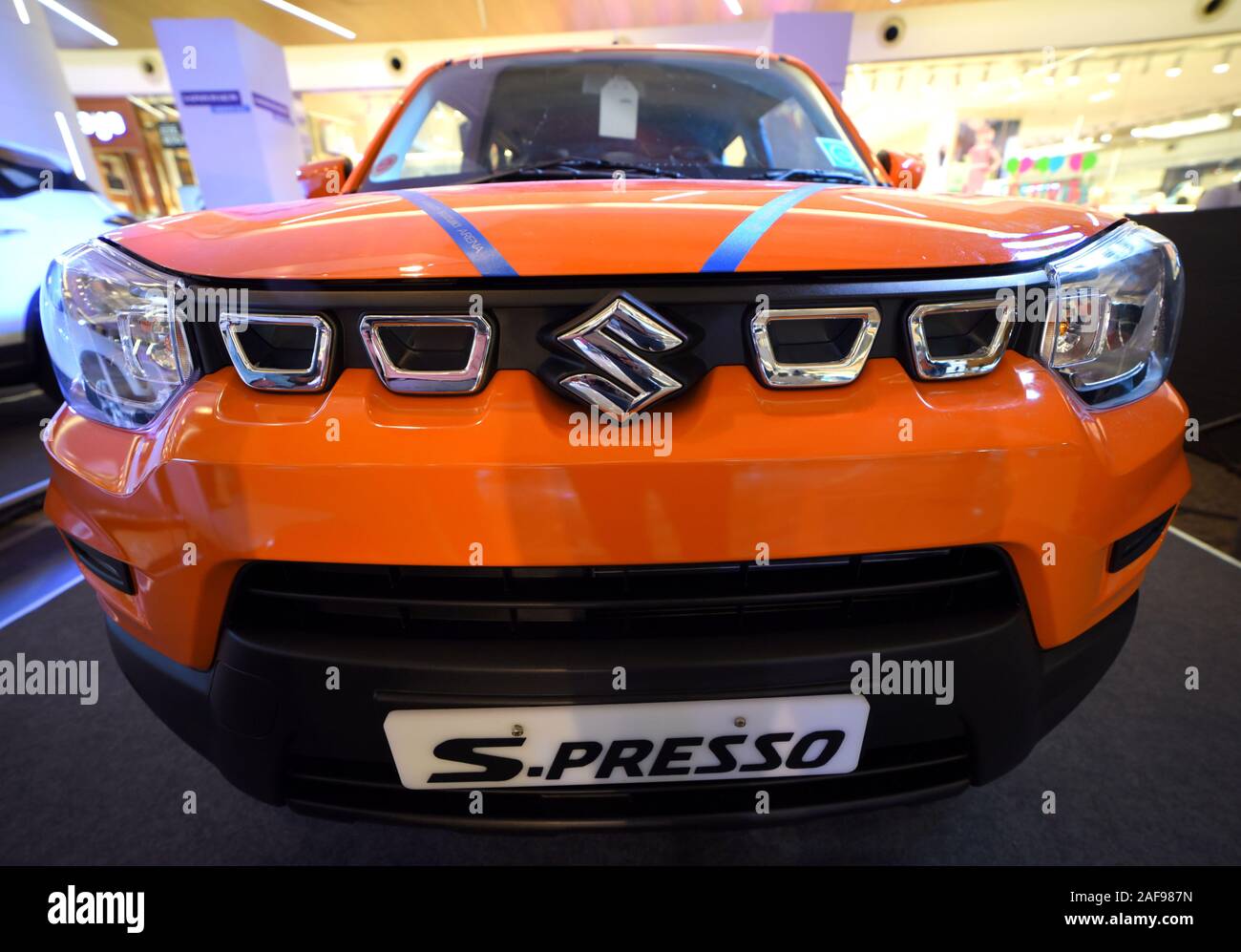 Kolkata, Inde. 13 Décembre, 2019. Les voitures de marque sont affichés au South City Mall au cours de la voiture 2019 Carnaval.La fois groupe indien a organisé le plus grand salon de l'automobile et de l'Est de l'Inde, 'The Times'' Carnaval voiture à South City Mall à Kolkata. Credit : Avishek Das/SOPA Images/ZUMA/Alamy Fil Live News Banque D'Images