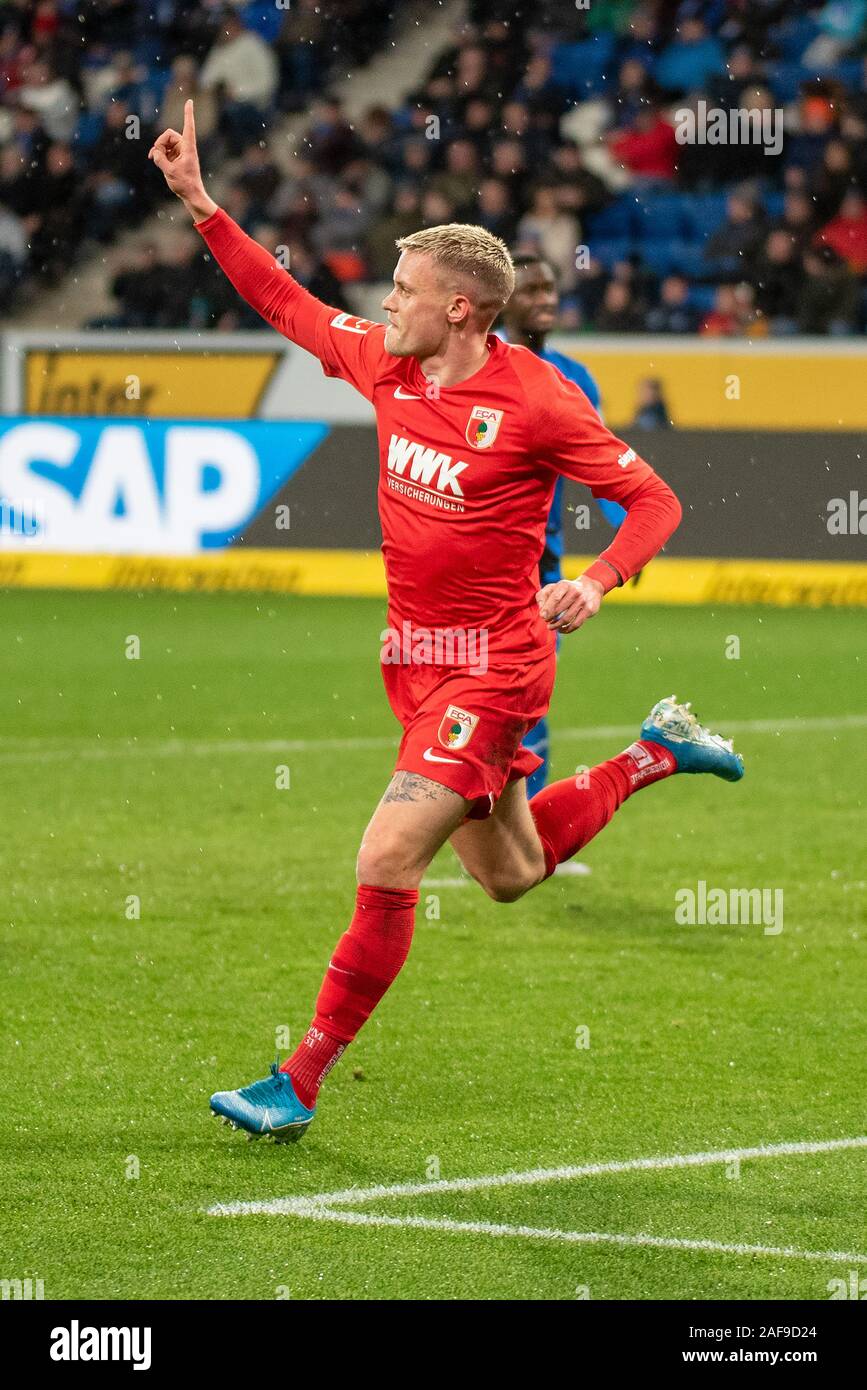 MUNICH, ALLEMAGNE - 13 DÉCEMBRE : célébration objectif le marqueur Philipp Max (FC Augsburg) au football, Bundesliga, Journée 15 : TSG 1899 Hoffenheim vs FC Augsburg le PreZero Arena le 13 décembre 2019 à Berlin, Allemagne. Photo : Horst Ettensberger/ESPA-Images Banque D'Images