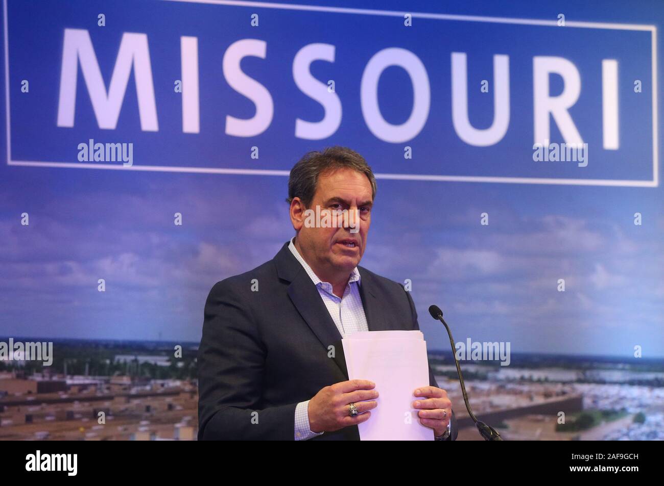 General Motors Président Mark Reuss annonce la décision de GM d'investir 1,5 milliards de dollars et de conserver près de 4 000 emplois à son installation de Wentzville de Wentzville, Missouri le vendredi 13 décembre 2019. L'usine prend en charge 12 241 Wentzville emplois dans toute l'économie du Missouri et génère plus de 2 milliards de dollars du PIB chaque année. Hors de l'état 227 fournisseurs de l'automobile, GM offre 178, soit plus de 700 millions de dollars dépensés par les fournisseurs de GM sur le Missouri. L'usine produit la Wentzville Chevrolet Colorado et GMC Canyon pick-up. Photo de Bill Greenblatt/UPI Banque D'Images