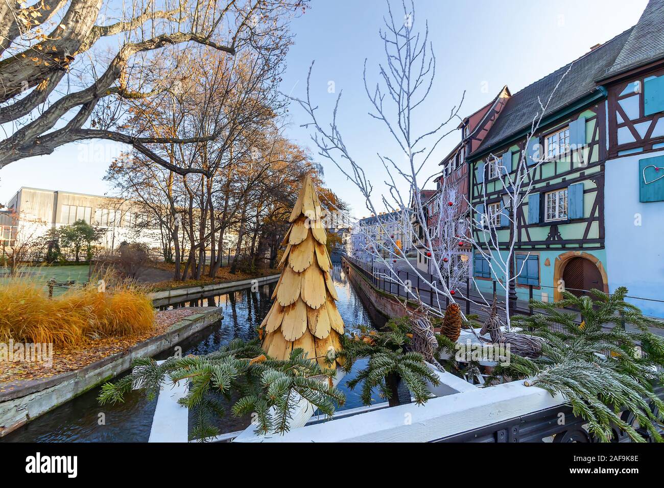 Décoration de Noël traditionnel dans la Petite Venise ou la petite Venise, la vieille ville de Colmar, Alsace, France Banque D'Images