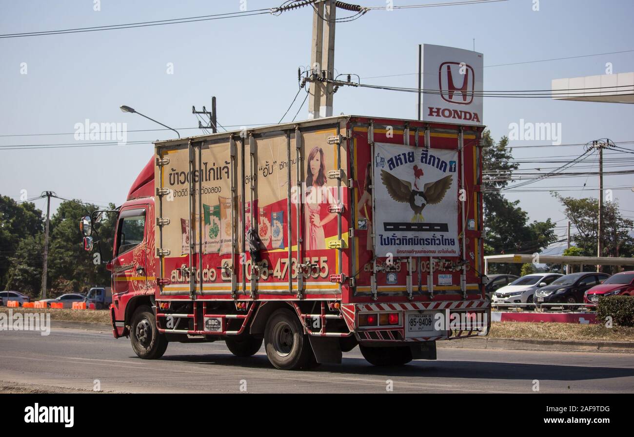 Chiang Mai, Thaïlande - 28 novembre 2019 : camion conteneur de Sunthorn CCS de l'usine de riz Company Limited. Photo road no.121 sur 8 km de downt Banque D'Images