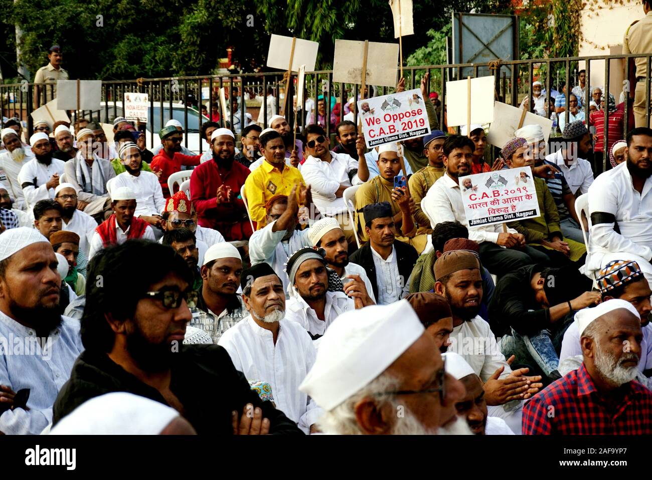 Décembre 13, 2019 : Nagpur, Inde. 13 Dec 2019,. Les communautés musulmanes prennent part à une manifestation silencieuse contre la modification de la loi de citoyenneté (cabine) et Registre national des citoyens (CNRC) organisé par Jamiat Ulama-i-Hind le 13 décembre 2019, à Nagpur, Maharashtra. (Crédit Image : © KhanZUMA Azhar fil) Banque D'Images