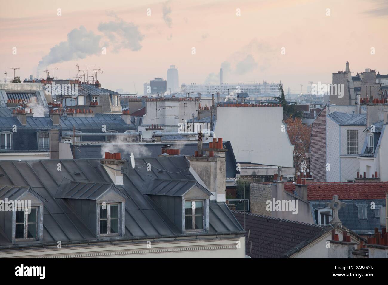 Vue sur les toits de Paris, de Neilly Sur Seine Banque D'Images
