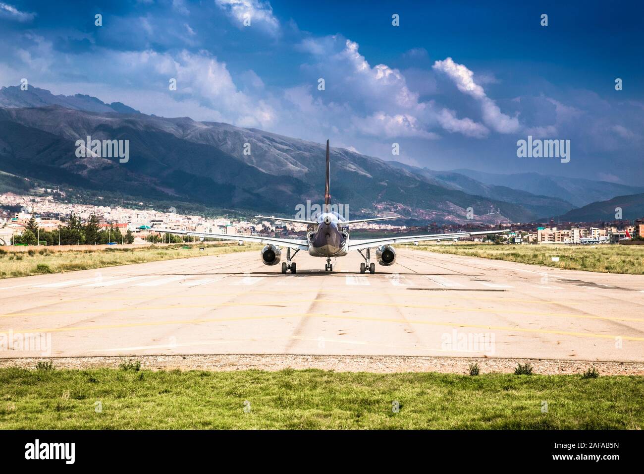 Avion de passagers à l'aéroport moderne lane déménagement pour décoller, Cusco, Pérou. South Amerca. Banque D'Images