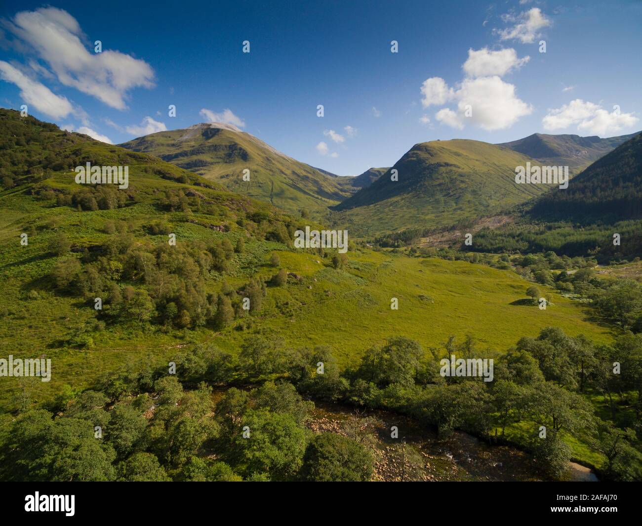 Le sommet de Sgurr Choinnich Mor (à gauche) à côté de Ben Nevis (non représenté) dans les Corries gris de Glen Nevis Scottish Highlands Scotland UK Banque D'Images