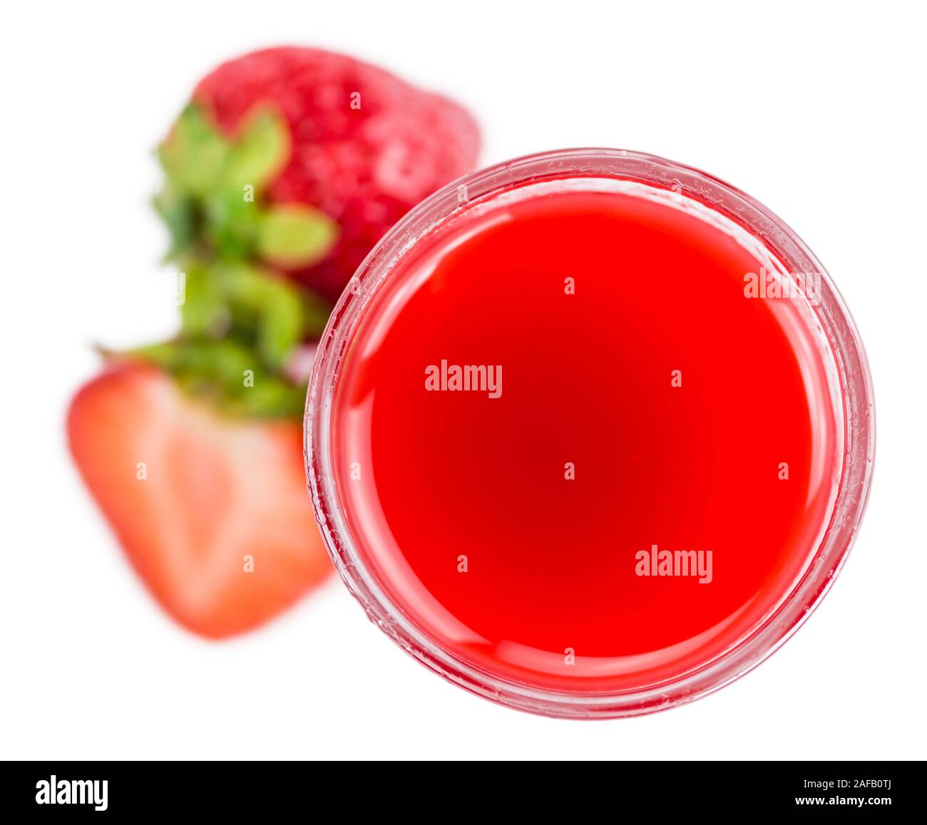 Liqueur de fraise frais isolé sur fond blanc ; close-up shot Banque D'Images
