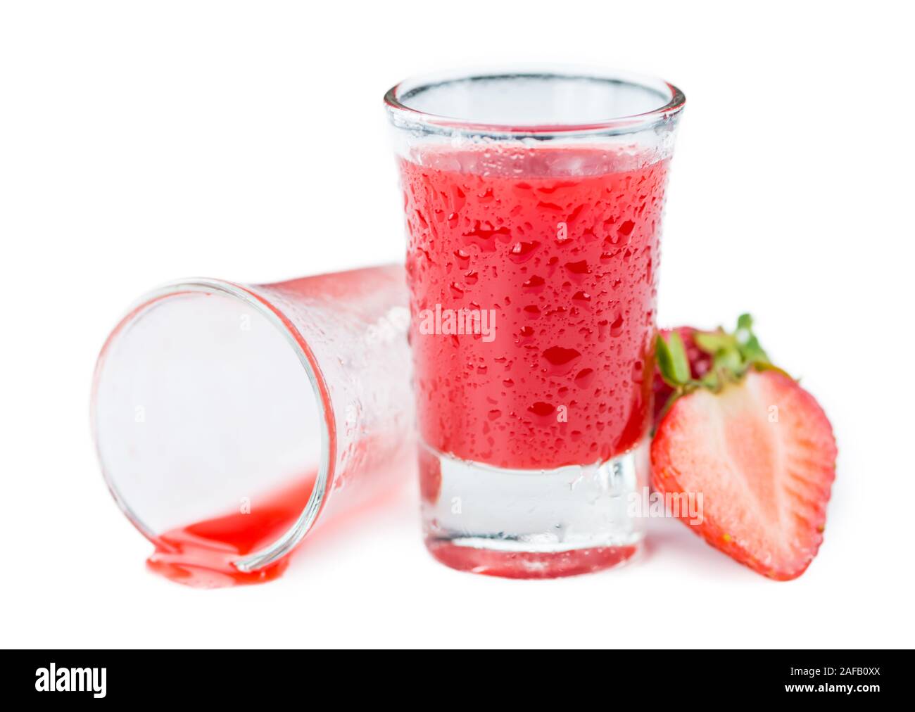 Liqueur de fraises isolé sur fond blanc, portrait, close-up shot Banque D'Images