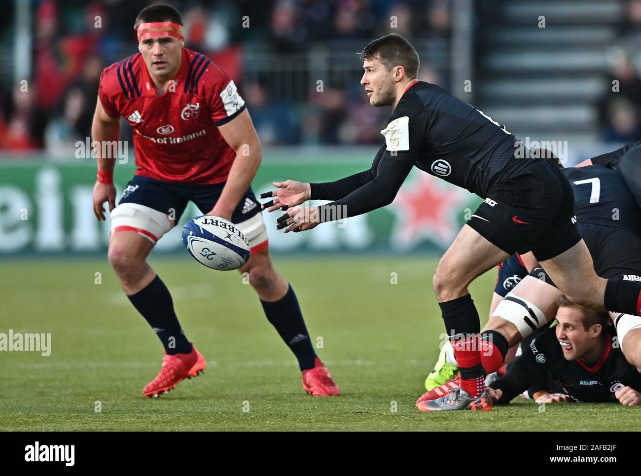 Hendon, Royaume-Uni. 14 Décembre, 2019. Richard Wigglesworth (sarrasins) passe. Saracens v Munster Rugby. Piscine 4. Heineken Cup Champions. Allianz Park. Hendon. Londres. UK. Garry Crédit/Sport sous gaine en images/Alamy Live News. Credit : Sport en images/Alamy Live News Banque D'Images