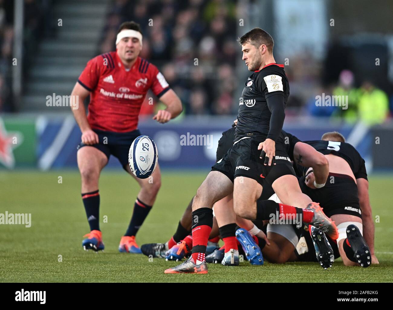 Hendon, Royaume-Uni. 14 Décembre, 2019. Richard Wigglesworth (sarrasins) coups de pieds. Saracens v Munster Rugby. Piscine 4. Heineken Cup Champions. Allianz Park. Hendon. Londres. UK. Garry Crédit/Sport sous gaine en images/Alamy Live News. Credit : Sport en images/Alamy Live News Banque D'Images