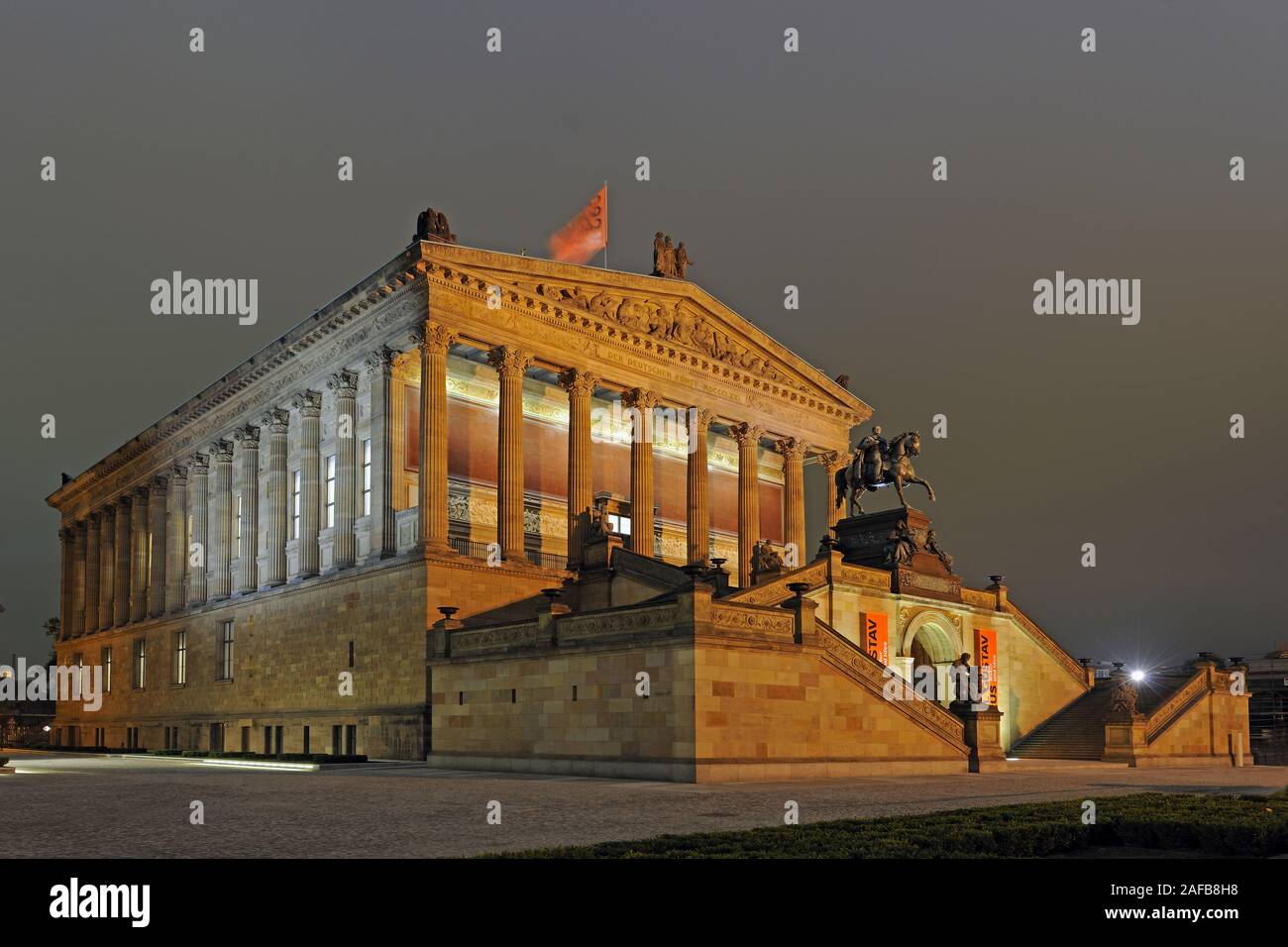 L'Alte Nationalgalerie, Berlin, Museumsinsel, UNESCO Weltkulturerbe, Berlin, Deutschland, Europa, Nachtaufnahme Banque D'Images