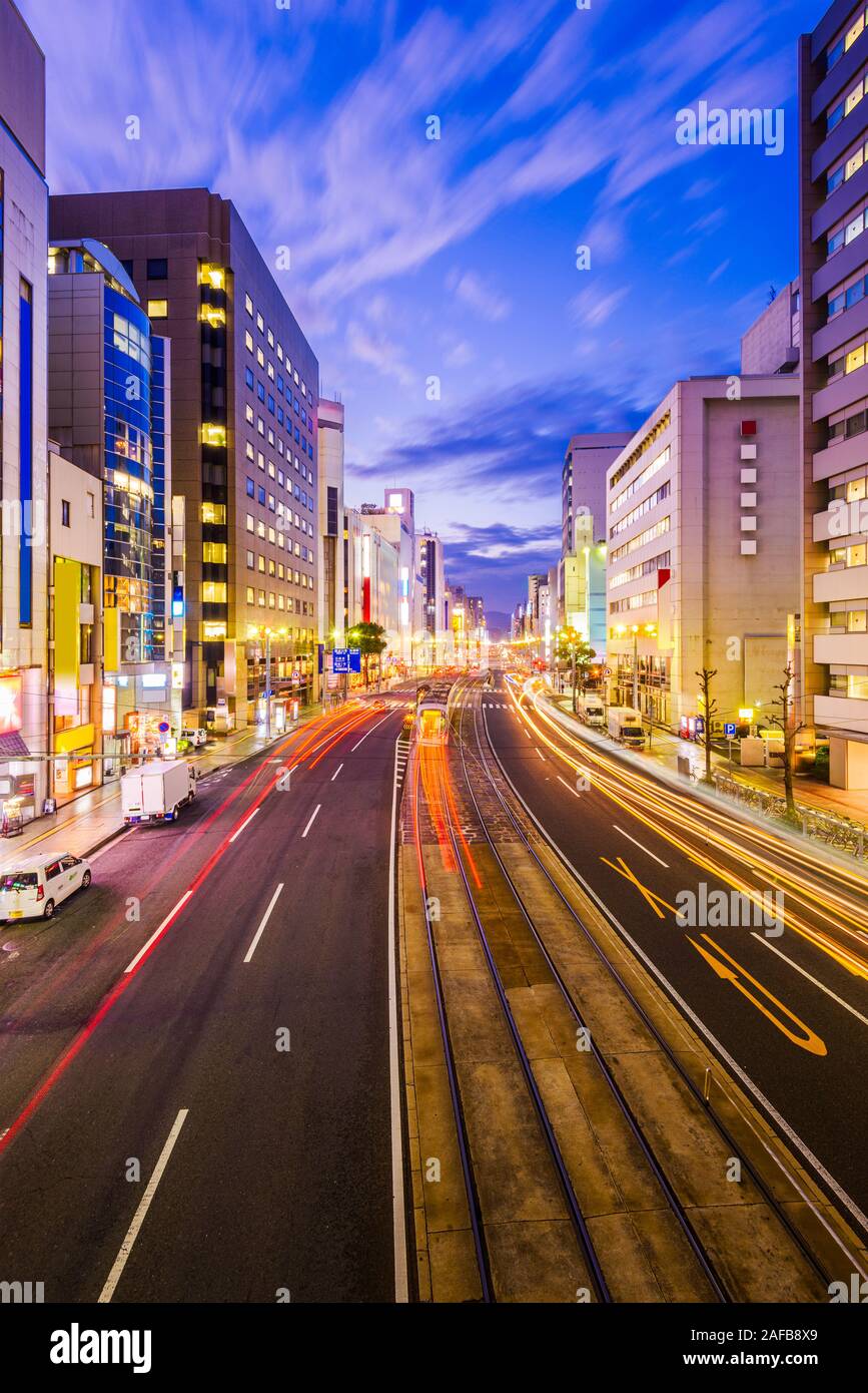 Hiroshima, Japon cityscape voir au-dessus de Aioi-Dori Avenue, le quartier commercial central au centre-ville. Banque D'Images