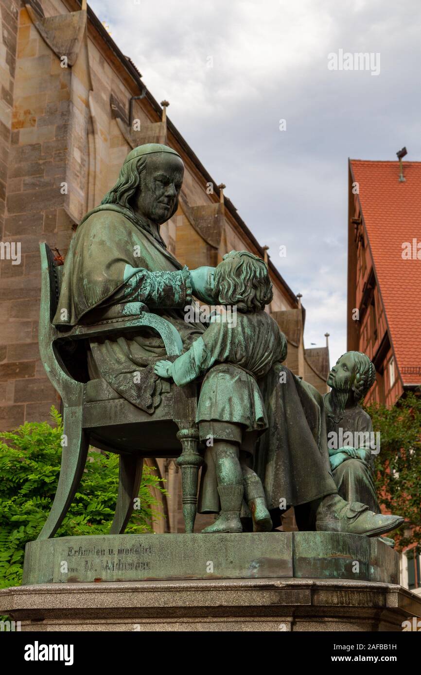 Statue de Christoph von Schmid sur Marktplatz à Dinkelsbühl, Franconie centrale, Bavière, Allemagne. Banque D'Images