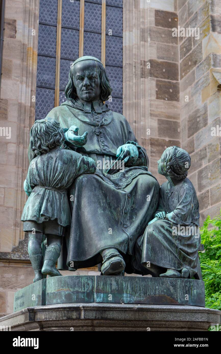 Statue de Christoph von Schmid sur Marktplatz à Dinkelsbühl, Franconie centrale, Bavière, Allemagne. Banque D'Images