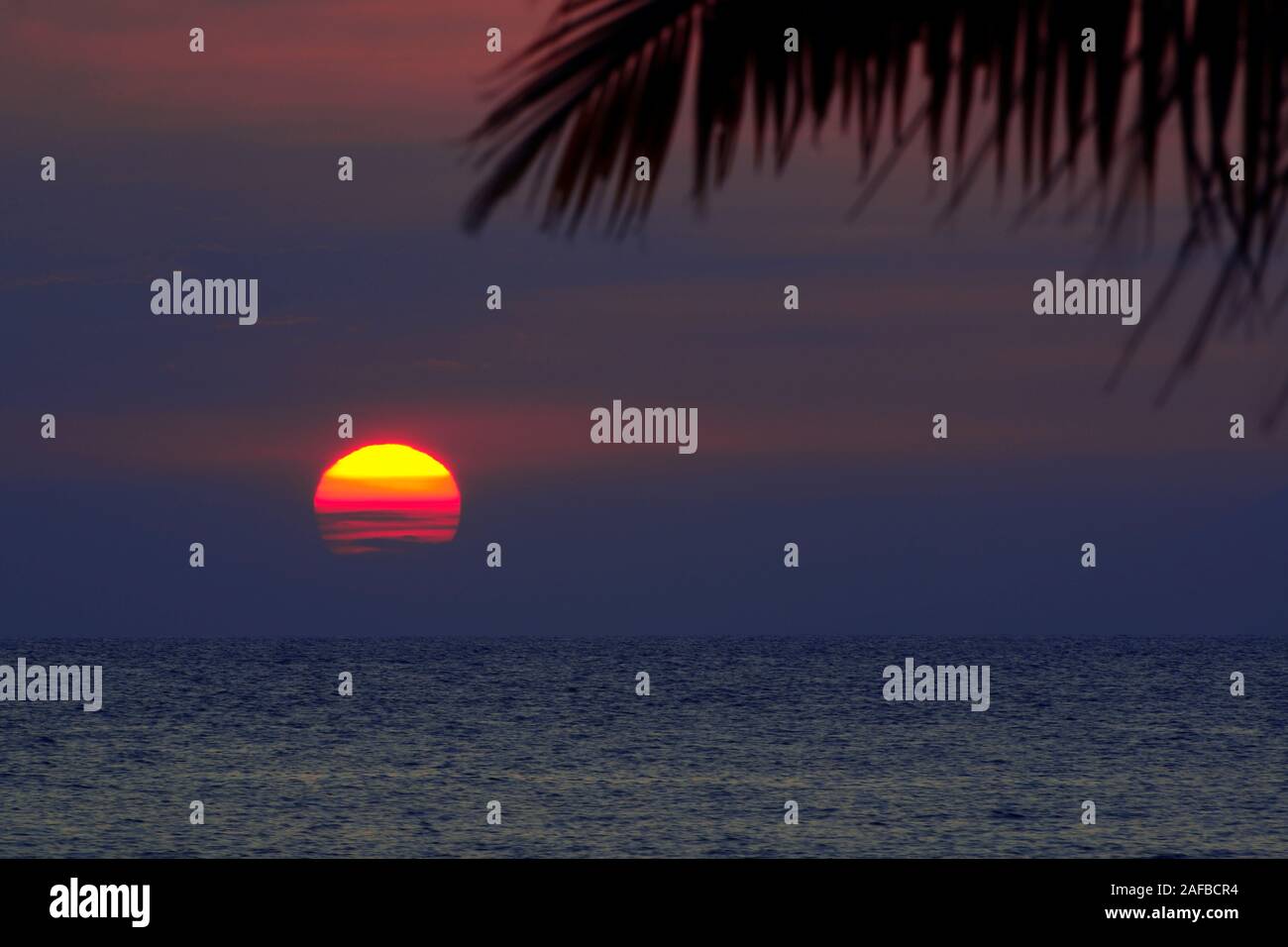 Farbenprächtiger Sonnenuntergang, plage de Lovina, Bali, Indonesia, Nordbali Banque D'Images