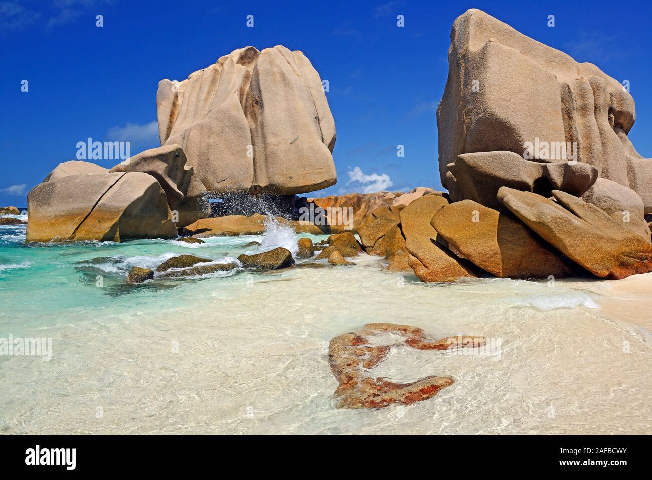 Der extrem schwer erreichbare Traumstrand Anse marron, marron, La Source auch Insel La Digue, Seychellen Banque D'Images