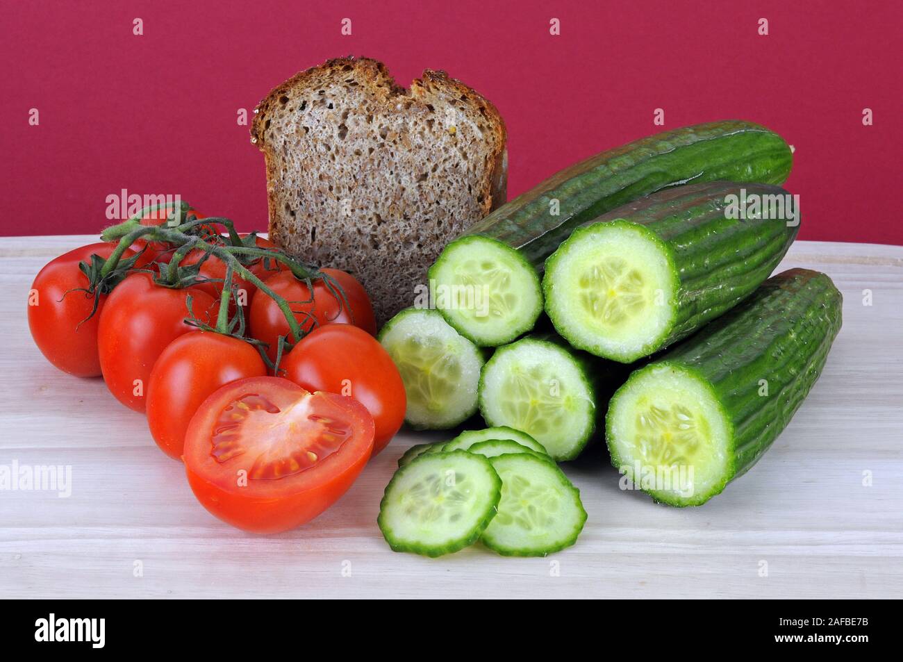 Symbolbild gesunde Ernaehrung, bien volé, Tomaten, Gurken Banque D'Images