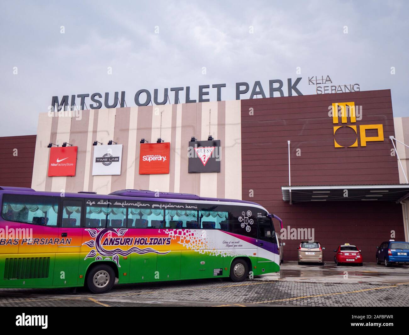 Centre Mitsui , Kuala Lumpur , Malaisie - Novembre 2019 : Mitsui outlet park centre commercial asiatique moderne long shot Banque D'Images