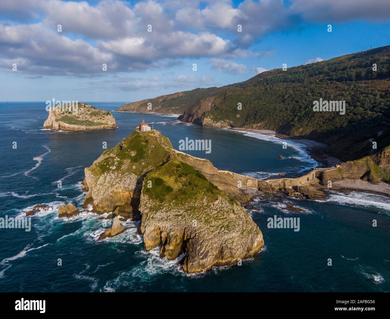Vue aérienne de l'île de Gaztelugatxe en Espagne Banque D'Images