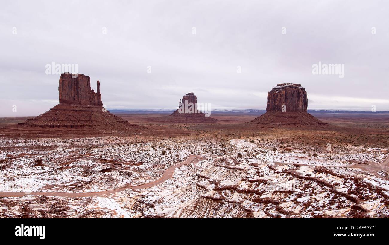 La norme Monument Valley photo prise à partir du Centre, mais avec de la neige Banque D'Images